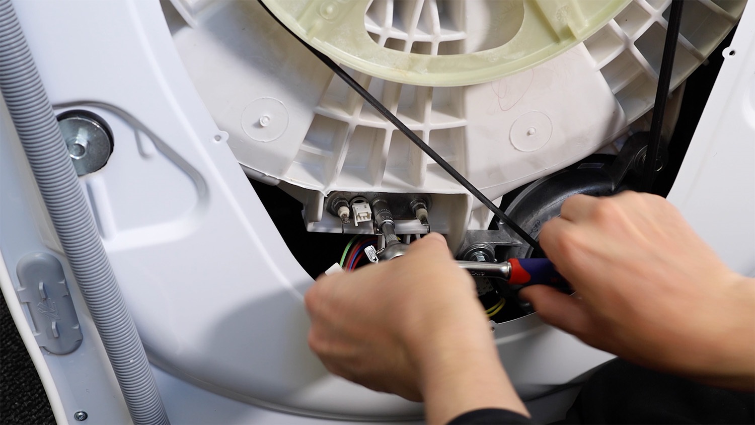 Tighten nut with 8mm socket